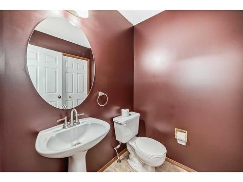 126 Douglasview Rise Se, Calgary, AB - Indoor Photo Showing Bathroom