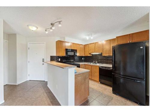 334-428 Chaparral Ravine View Se, Calgary, AB - Indoor Photo Showing Kitchen
