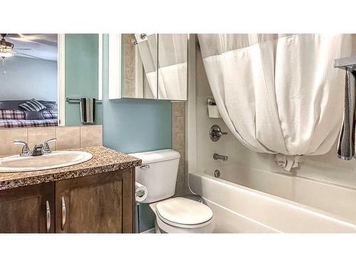 153 Elgin Meadows View Se, Calgary, AB - Indoor Photo Showing Bathroom