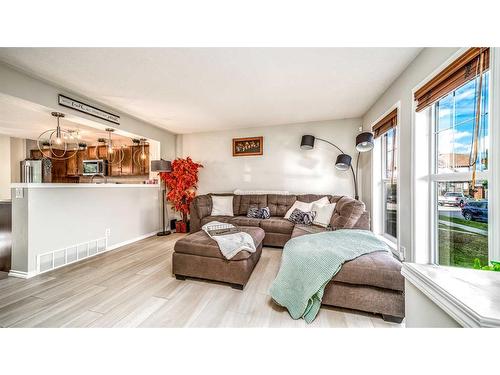 153 Elgin Meadows View Se, Calgary, AB - Indoor Photo Showing Living Room