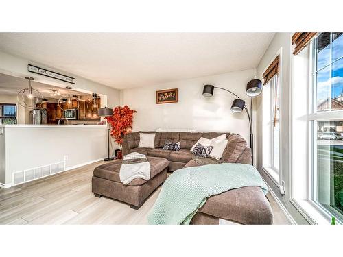 153 Elgin Meadows View Se, Calgary, AB - Indoor Photo Showing Living Room