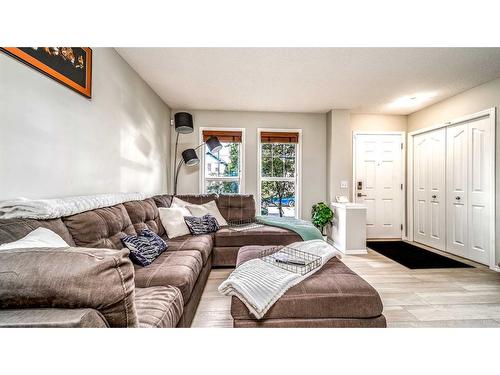 153 Elgin Meadows View Se, Calgary, AB - Indoor Photo Showing Living Room