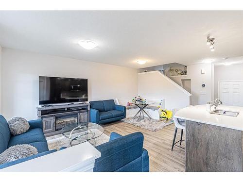 14 Yorkstone Walk Sw, Calgary, AB - Indoor Photo Showing Living Room