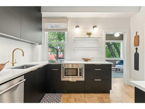 926 19 Avenue Sw, Calgary, AB - Indoor Photo Showing Kitchen With Upgraded Kitchen