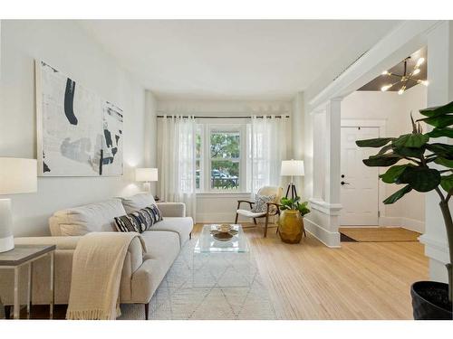 926 19 Avenue Sw, Calgary, AB - Indoor Photo Showing Living Room