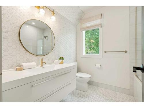 926 19 Avenue Sw, Calgary, AB - Indoor Photo Showing Bathroom