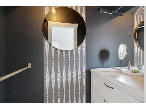 926 19 Avenue Sw, Calgary, AB - Indoor Photo Showing Bathroom