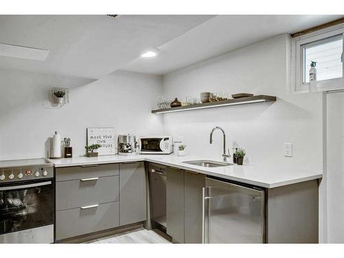 926 19 Avenue Sw, Calgary, AB - Indoor Photo Showing Kitchen