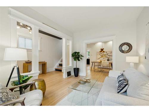 926 19 Avenue Sw, Calgary, AB - Indoor Photo Showing Living Room