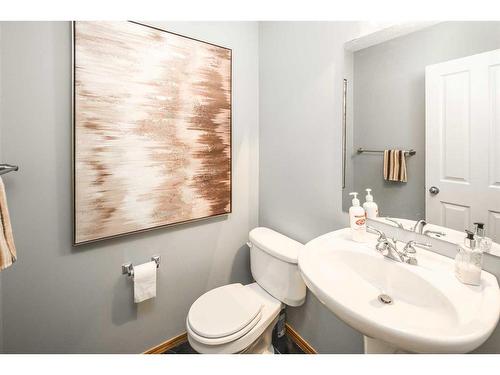 157 Cortina Bay Sw, Calgary, AB - Indoor Photo Showing Bathroom