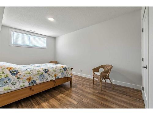 41 Ranch Road, Okotoks, AB - Indoor Photo Showing Bedroom