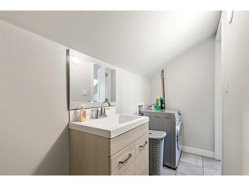 41 Ranch Road, Okotoks, AB - Indoor Photo Showing Laundry Room