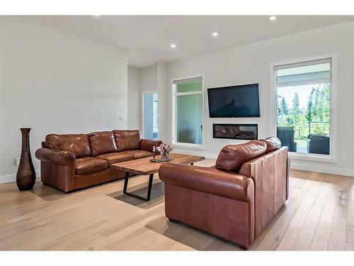 41 Ranch Road, Okotoks, AB - Indoor Photo Showing Living Room