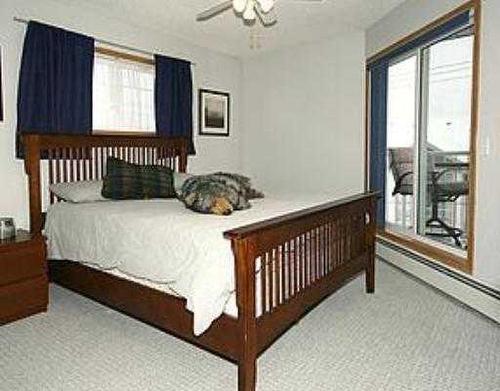 301-15 Somervale View Sw, Calgary, AB - Indoor Photo Showing Bedroom