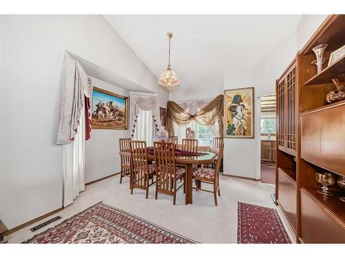 224 Edgebank Circle Nw, Calgary, AB - Indoor Photo Showing Dining Room