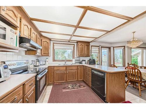 224 Edgebank Circle Nw, Calgary, AB - Indoor Photo Showing Kitchen