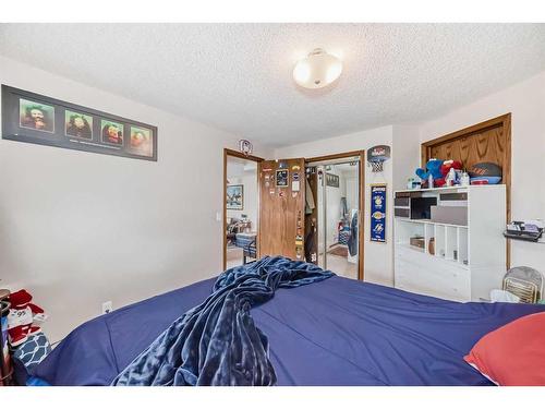 224 Edgebank Circle Nw, Calgary, AB - Indoor Photo Showing Bedroom