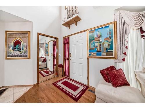 224 Edgebank Circle Nw, Calgary, AB - Indoor Photo Showing Living Room