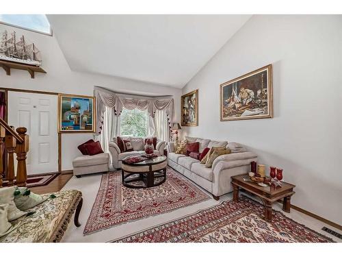 224 Edgebank Circle Nw, Calgary, AB - Indoor Photo Showing Dining Room