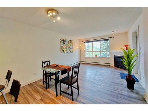 438-35 Richard Court Sw, Calgary, AB - Indoor Photo Showing Dining Room