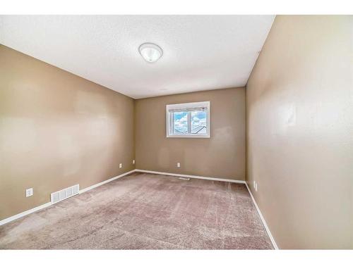 69 Saddlehorn Crescent, Calgary, AB - Indoor Photo Showing Other Room