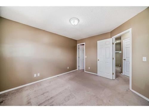 69 Saddlehorn Crescent, Calgary, AB - Indoor Photo Showing Other Room