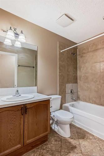 69 Saddlehorn Crescent, Calgary, AB - Indoor Photo Showing Bathroom