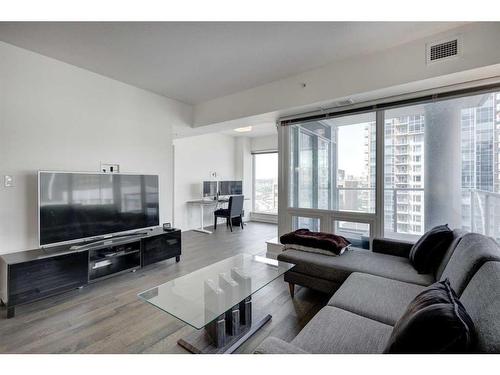 1206-930 6 Avenue Sw, Calgary, AB - Indoor Photo Showing Living Room