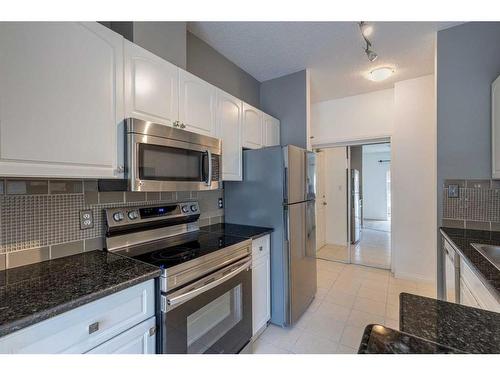 302-42 6A Street Ne, Calgary, AB - Indoor Photo Showing Kitchen With Stainless Steel Kitchen With Upgraded Kitchen