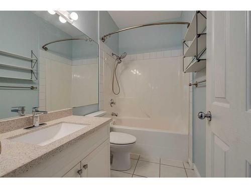 302-42 6A Street Ne, Calgary, AB - Indoor Photo Showing Bathroom