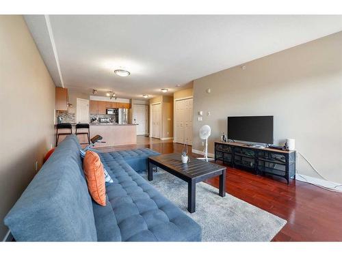 404-1724 26 Avenue Sw, Calgary, AB - Indoor Photo Showing Living Room