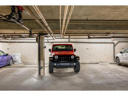 404-1724 26 Avenue Sw, Calgary, AB - Indoor Photo Showing Garage