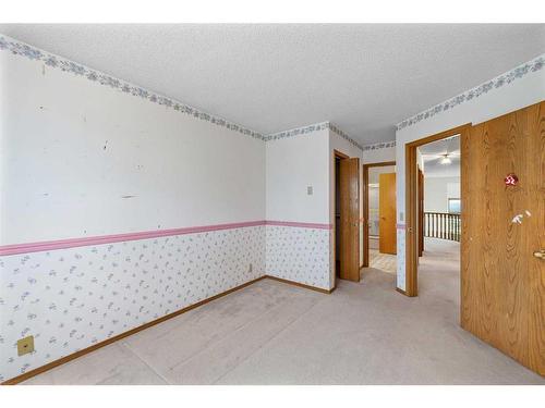 29 Edelweiss Point Nw, Calgary, AB - Indoor Photo Showing Other Room