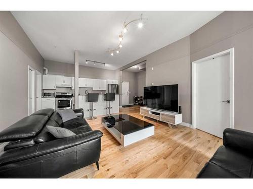 401-1410 2 Street Sw, Calgary, AB - Indoor Photo Showing Living Room