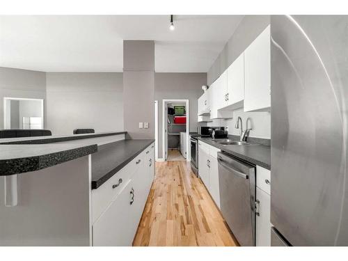 401-1410 2 Street Sw, Calgary, AB - Indoor Photo Showing Kitchen