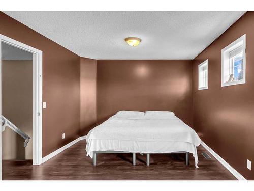 177 Royal Birch Mount Nw, Calgary, AB - Indoor Photo Showing Bedroom