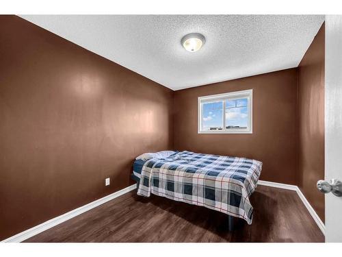 177 Royal Birch Mount Nw, Calgary, AB - Indoor Photo Showing Bedroom