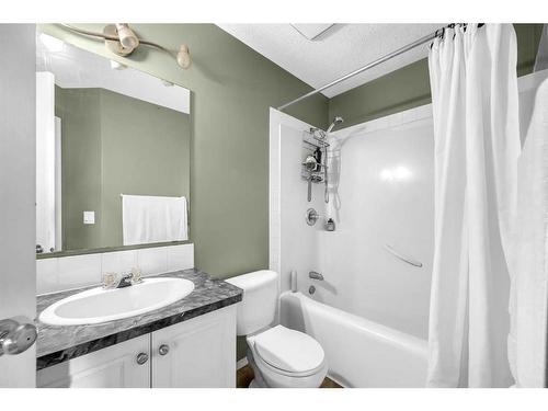 177 Royal Birch Mount Nw, Calgary, AB - Indoor Photo Showing Bathroom