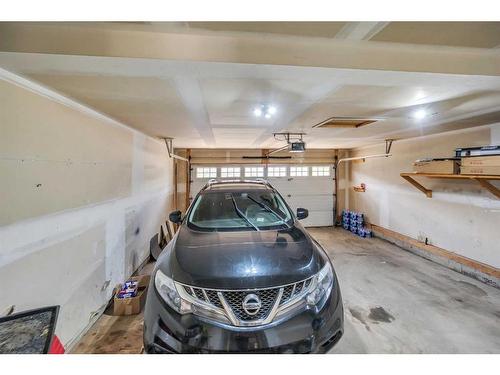 177 Royal Birch Mount Nw, Calgary, AB - Indoor Photo Showing Garage