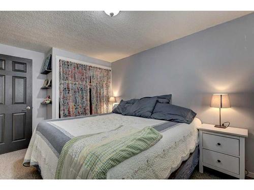 3912 30 Avenue Se, Calgary, AB - Indoor Photo Showing Bedroom