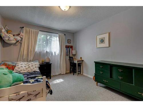 3912 30 Avenue Se, Calgary, AB - Indoor Photo Showing Bedroom