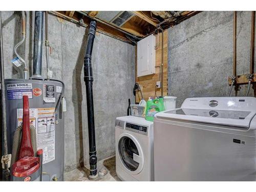 3912 30 Avenue Se, Calgary, AB - Indoor Photo Showing Laundry Room