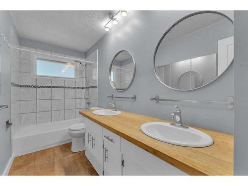 6260 Dalmarnock Crescent Nw, Calgary, AB - Indoor Photo Showing Bathroom
