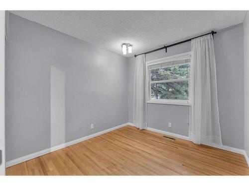 6260 Dalmarnock Crescent Nw, Calgary, AB - Indoor Photo Showing Other Room