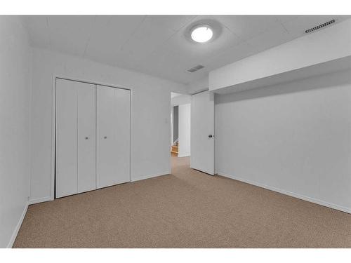 6260 Dalmarnock Crescent Nw, Calgary, AB - Indoor Photo Showing Other Room