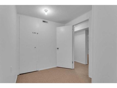 6260 Dalmarnock Crescent Nw, Calgary, AB - Indoor Photo Showing Other Room