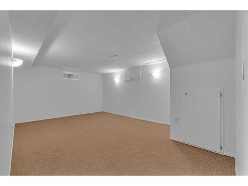 6260 Dalmarnock Crescent Nw, Calgary, AB - Indoor Photo Showing Other Room