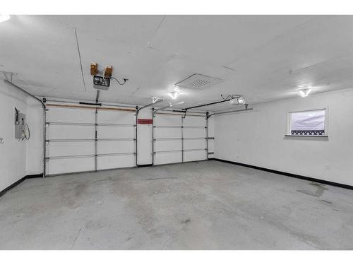 6260 Dalmarnock Crescent Nw, Calgary, AB - Indoor Photo Showing Garage