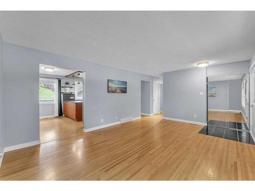 6260 Dalmarnock Crescent Nw, Calgary, AB - Indoor Photo Showing Other Room