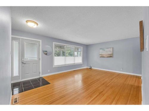 6260 Dalmarnock Crescent Nw, Calgary, AB - Indoor Photo Showing Other Room